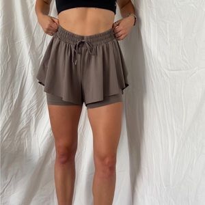 Velocity loght brown double layer spandex running short size Medium